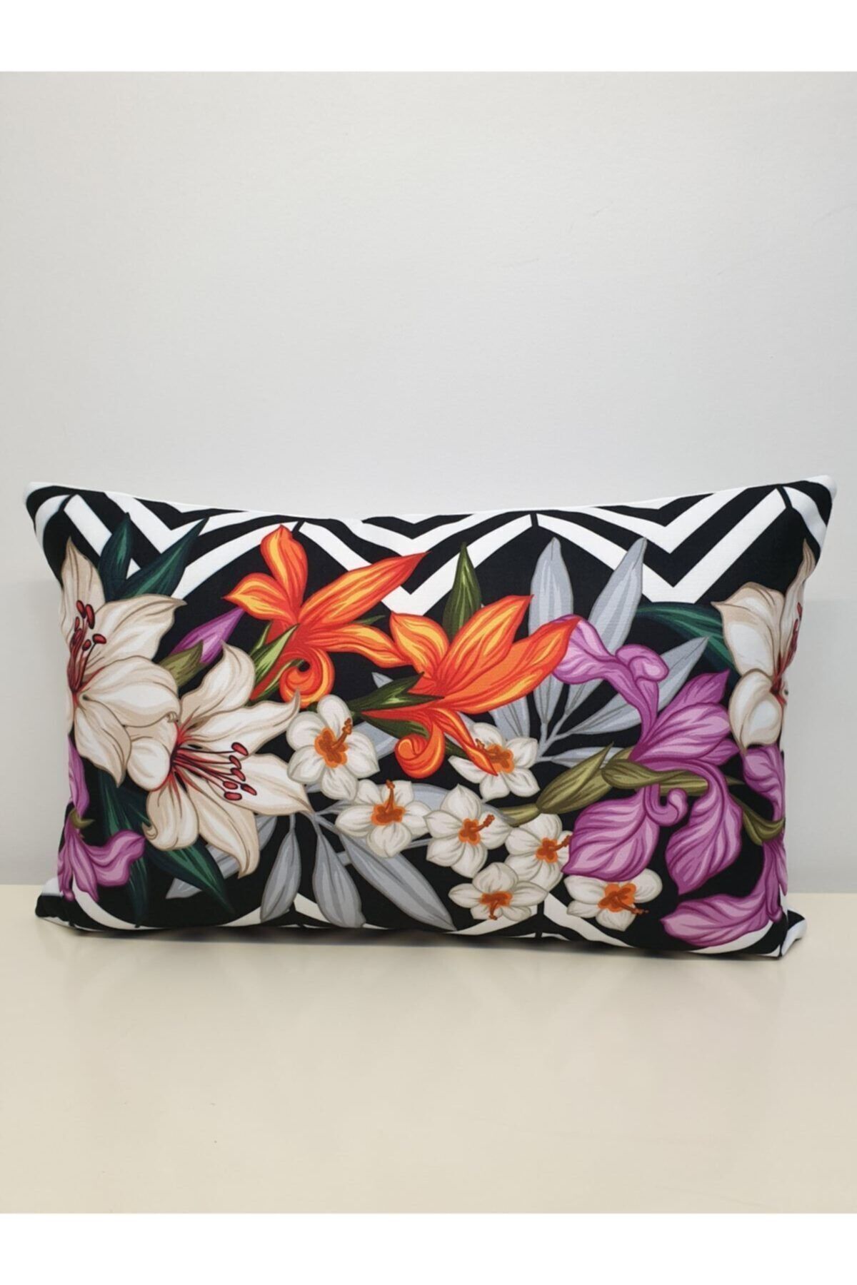 Mor Çiçek Desen Dikdörtgen Berjer Kırlent Kılıfı