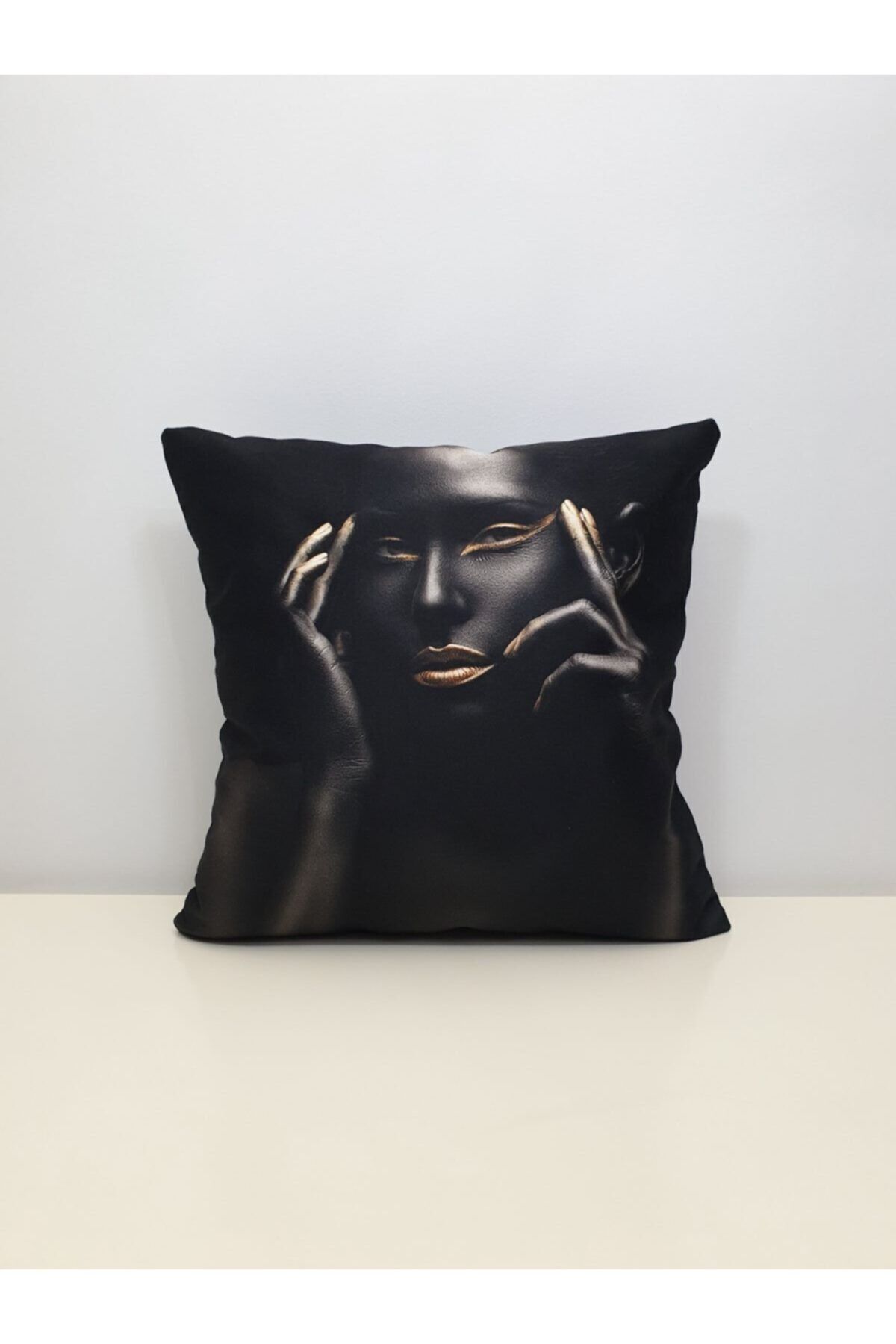 Afrikalı Kadın 1 Desen Kırlent Kılıfı