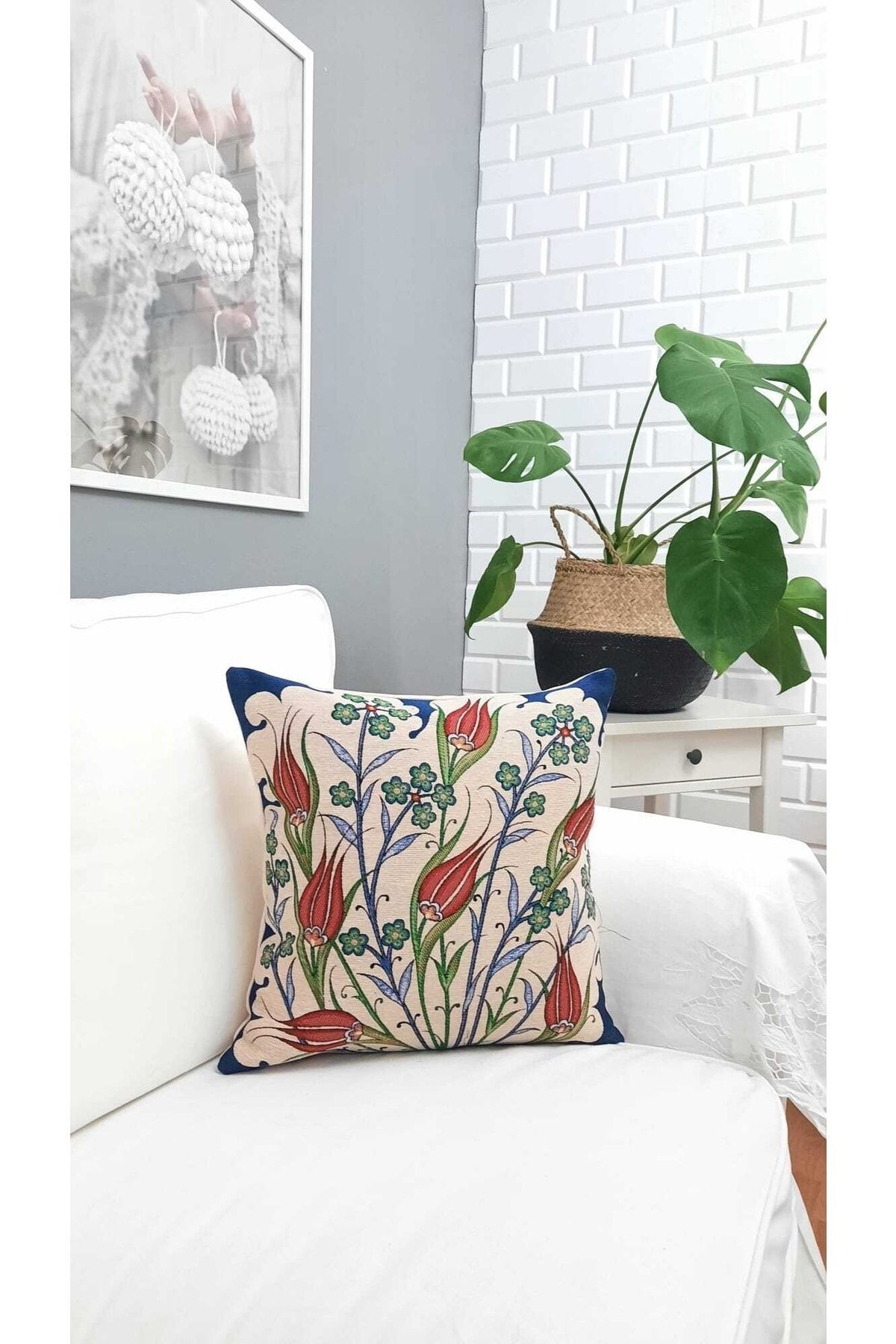 Goblen Kırmızı Lale Dokuma Kırlent Kılıf