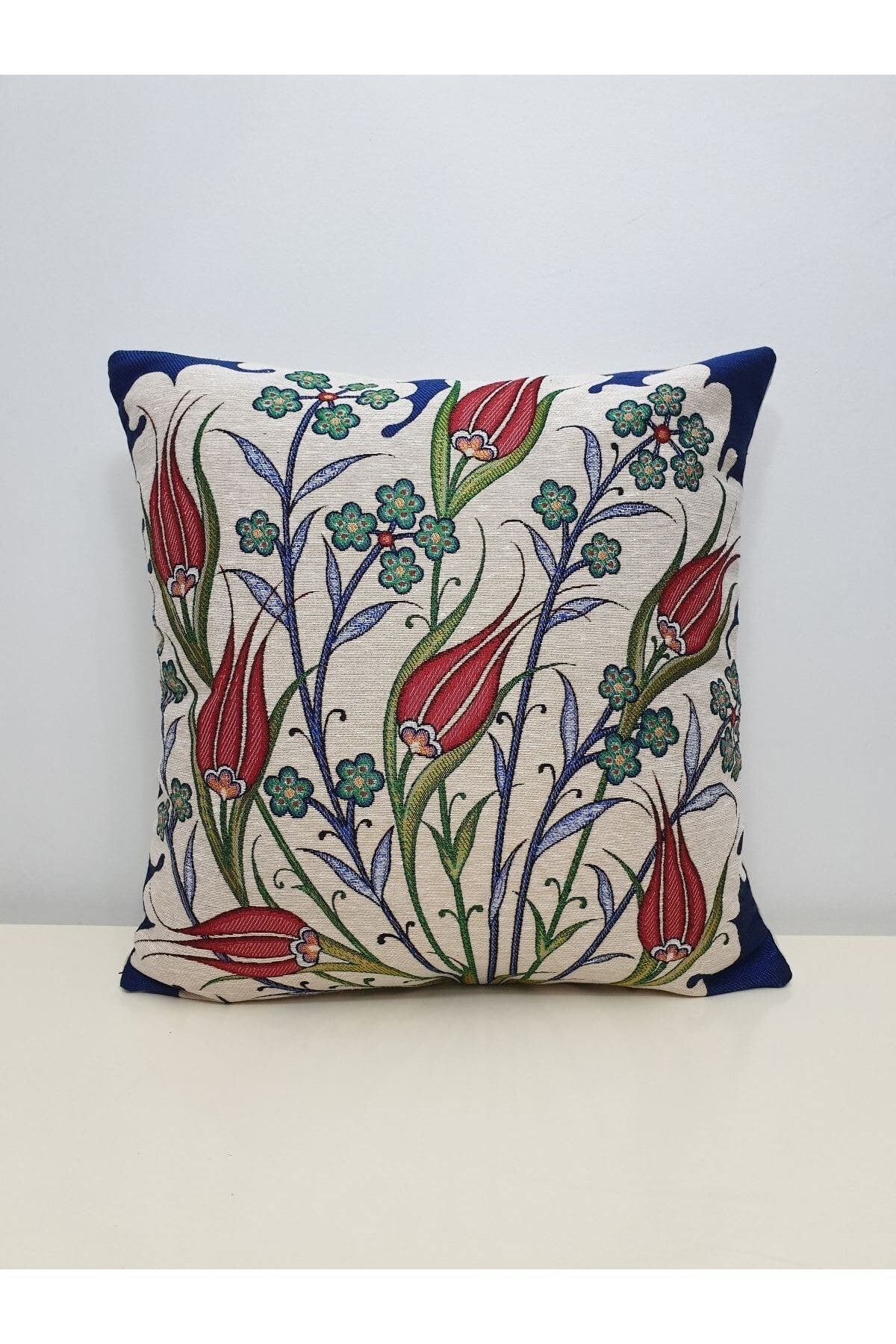 Goblen Kırmızı Lale Dokuma Kırlent Kılıf