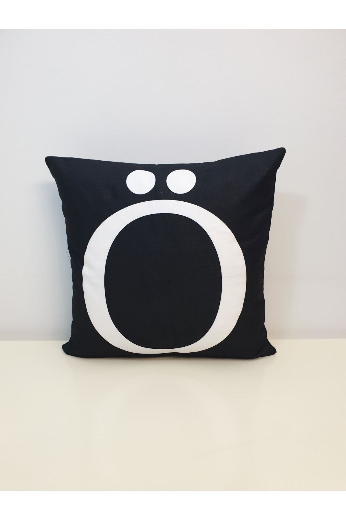 (ö) Harfi Kırlent Kılıfı