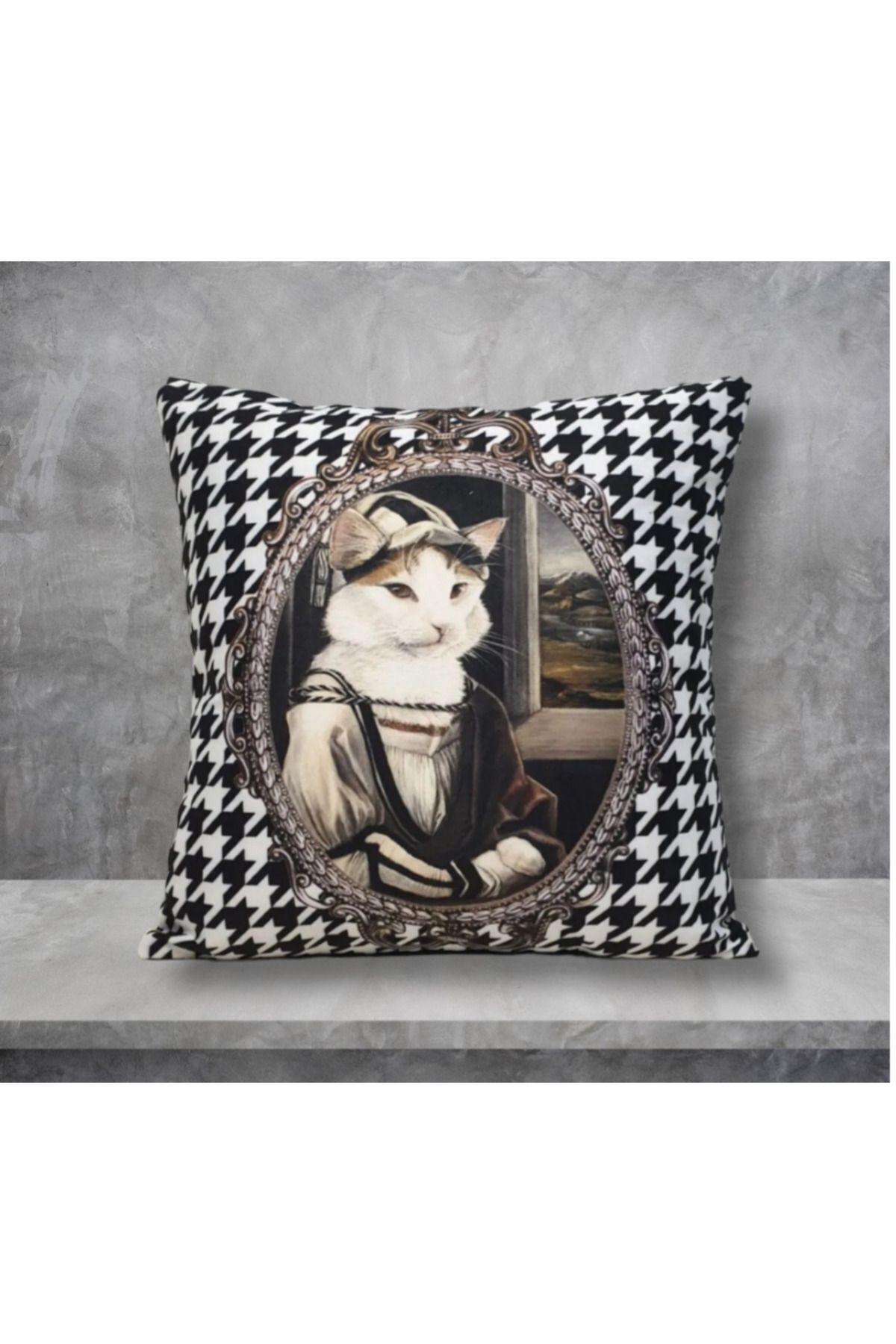 KAZ AYAK ŞAPKALI KEDİ