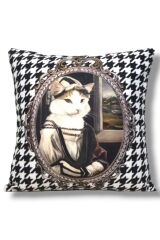 KAZ AYAK ŞAPKALI KEDİ