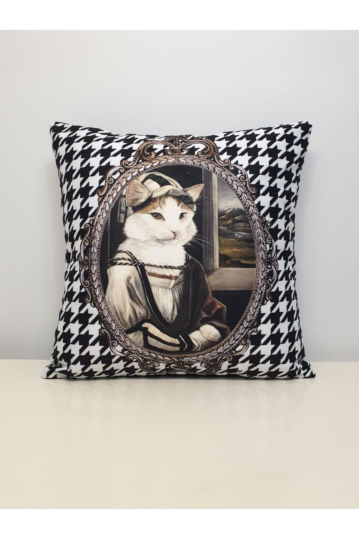 Şapkalı Kedi Kaz Ayağı Desen Kırlent Kılıfı