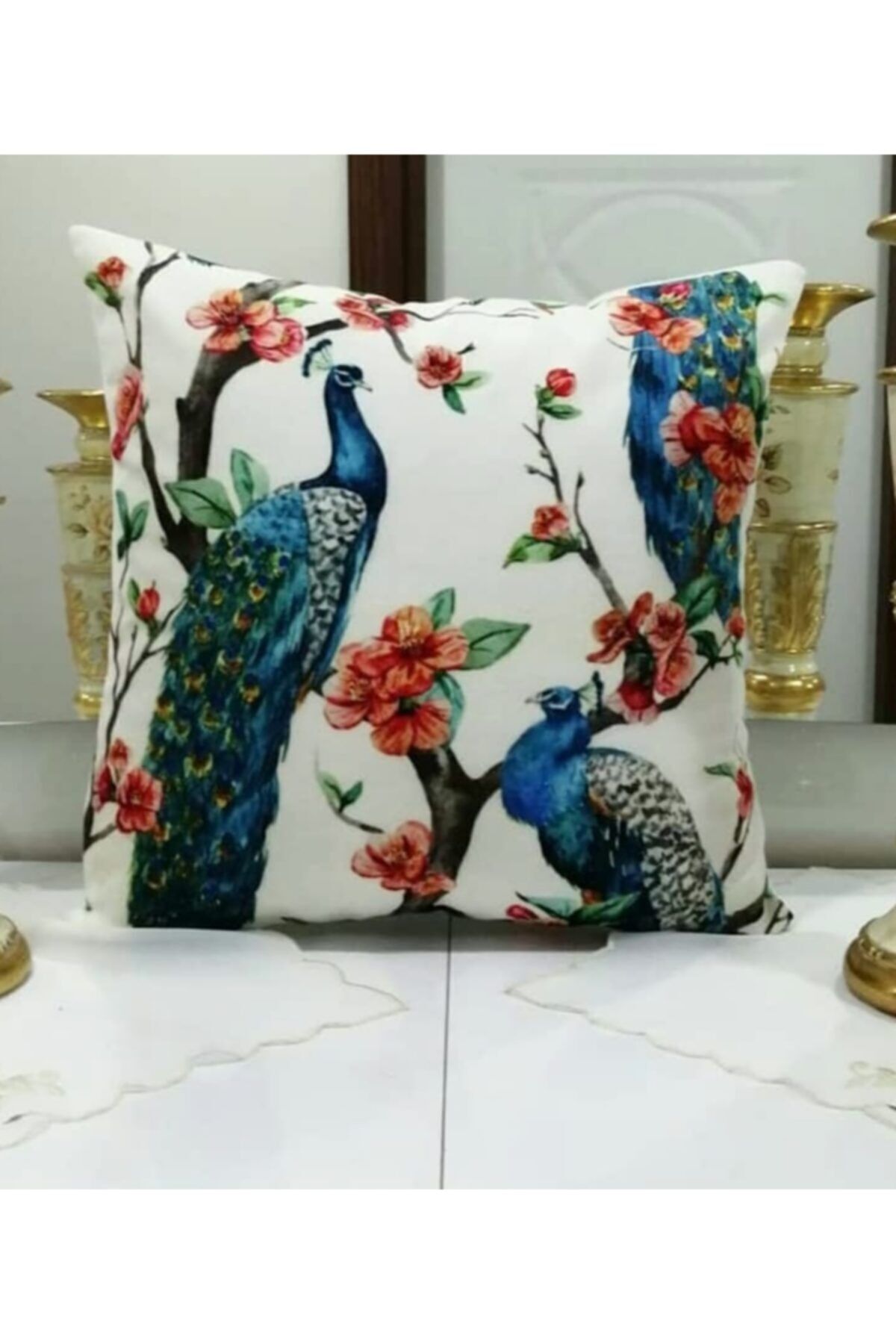 Tavuz Kuşu Desen Kırlent Kılıfı