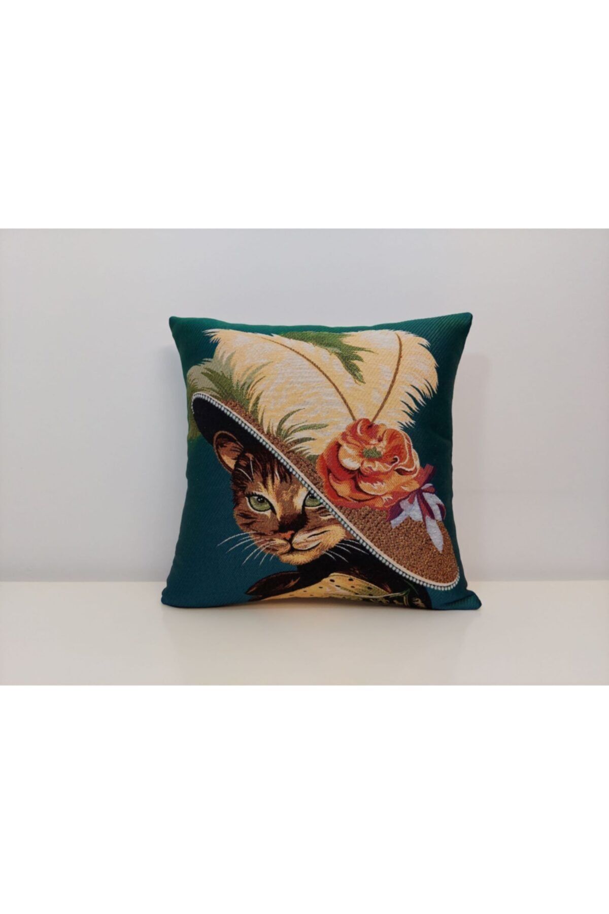 Goblen Şapkalı Kedi Desen Kırlent Kılıf