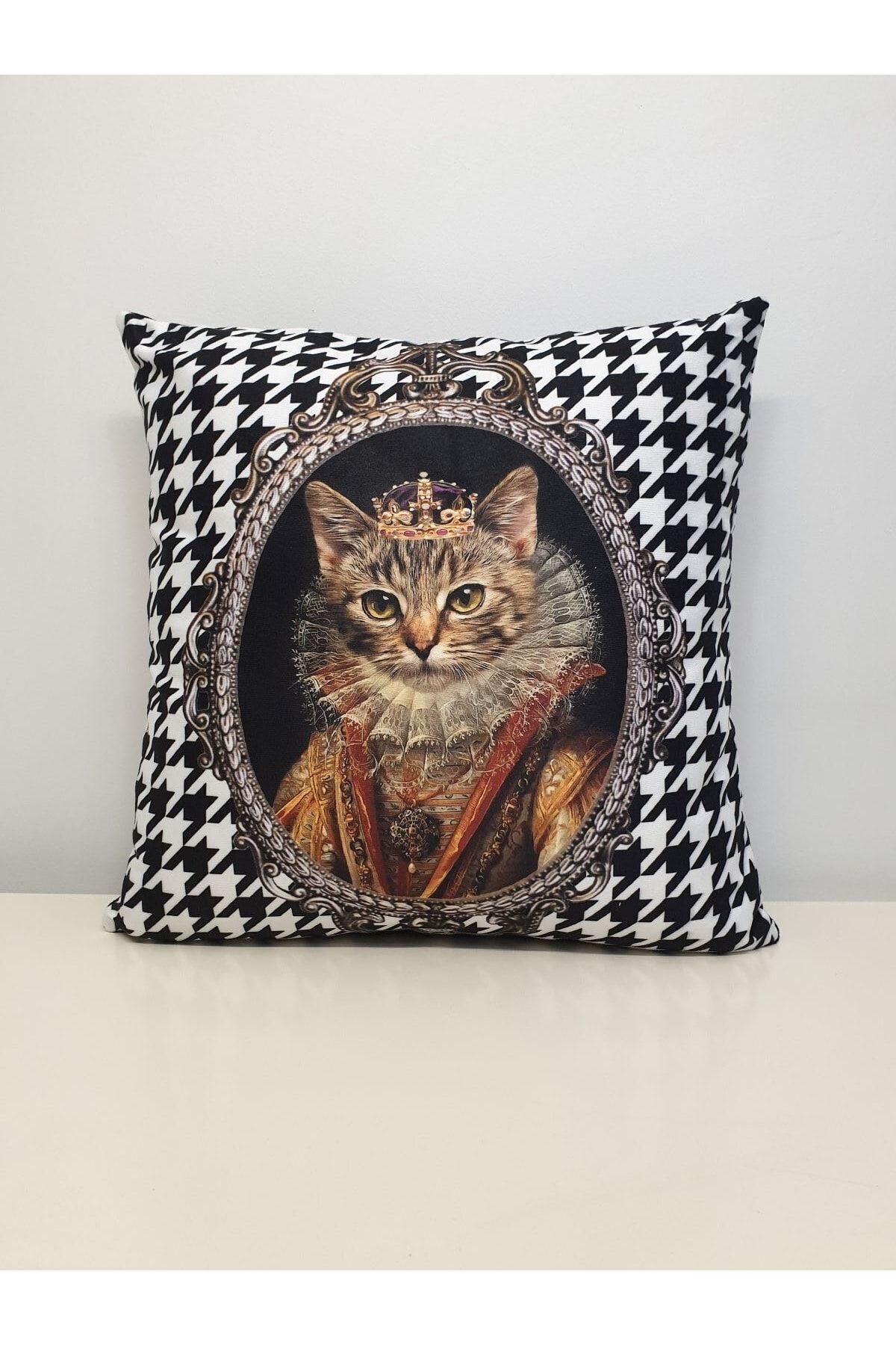 Kraliçe Kedi Kaz Ayağı Desen Kırlent Kılıfı