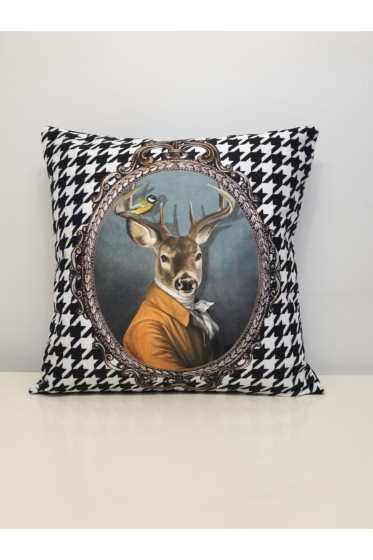 Geyik Ve Kuş Kaz Ayağı Desen Kırlent Kılıfı