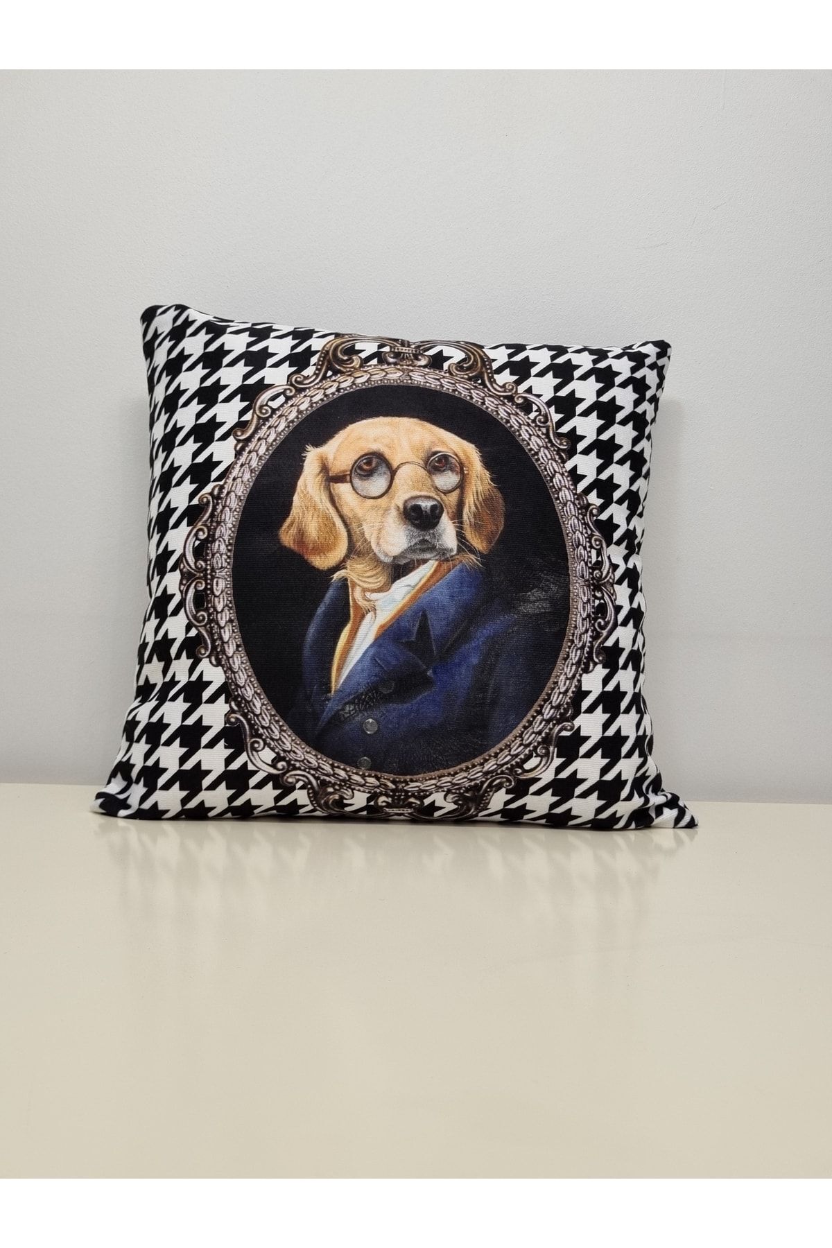 Köpek Golden Profesör Kaz Ayağı Desen Kırlent Kılıfı